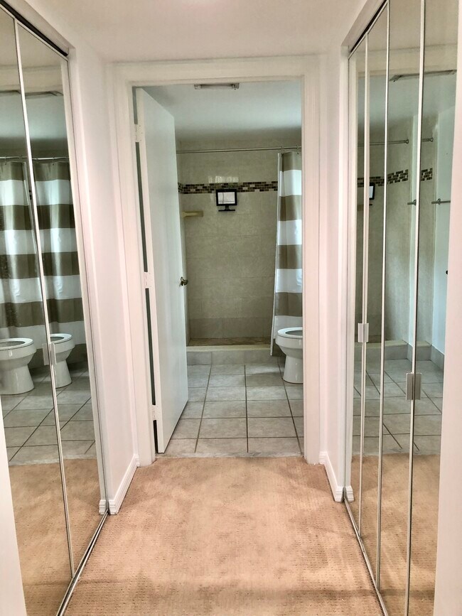 Foto del edificio - 1100 Crestwood Ct S