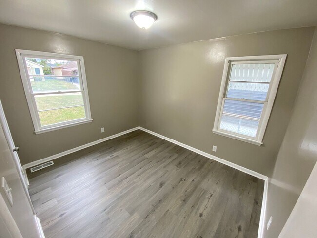 Foto del edificio - 4 Bedroom House Available now OKC