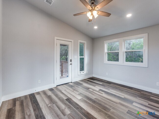 Foto del edificio - 238 Ledgeview Dr