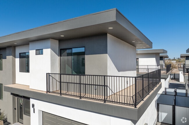 3BR, 2.5BA - 1,187SF - Patio - La Vida at 1100 River