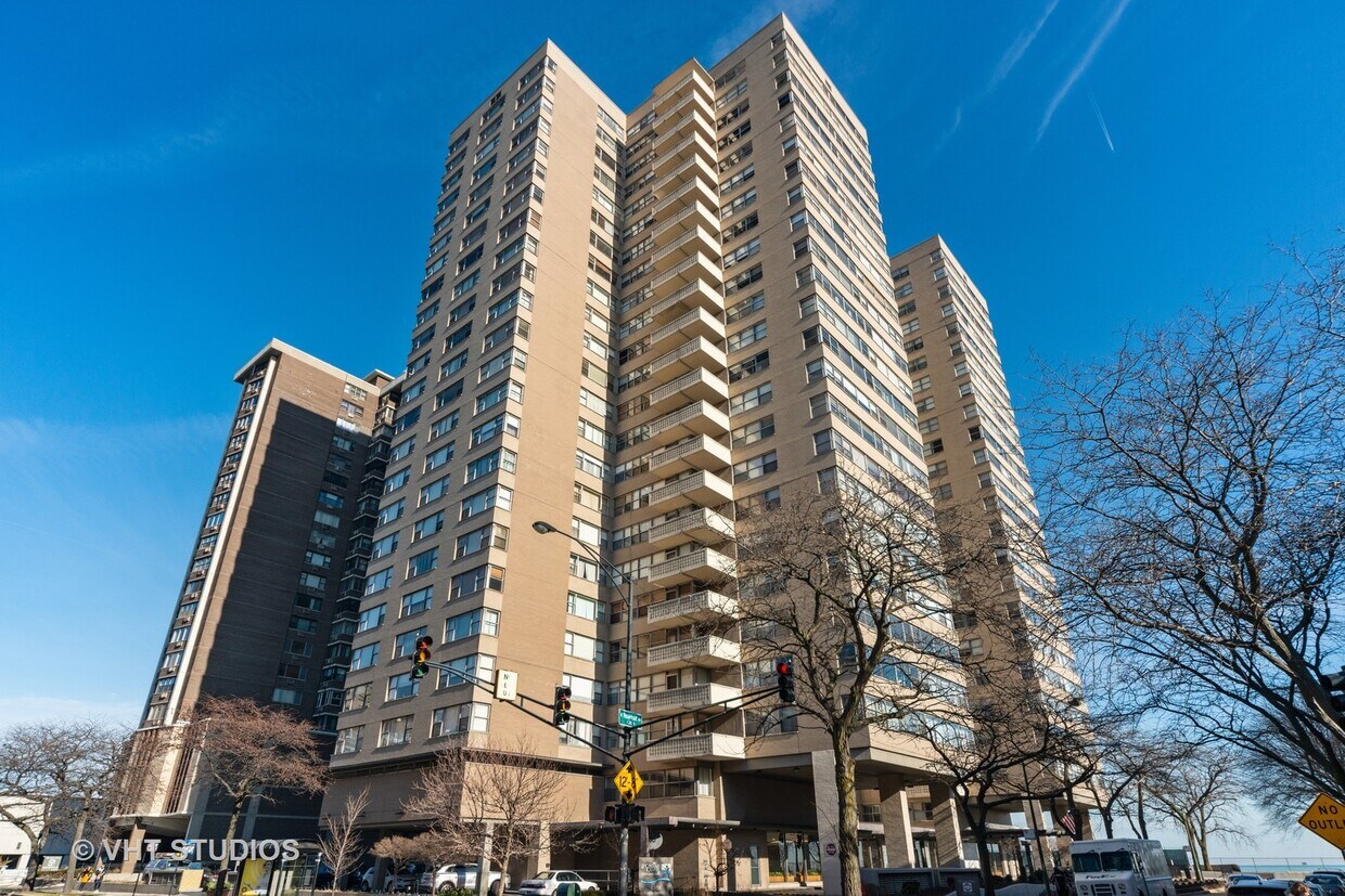 Foto principal - 6301 N Sheridan Rd