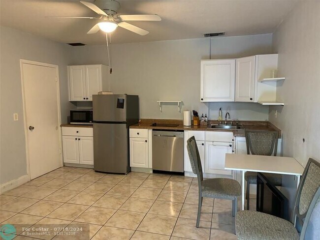 Foto del edificio - 1443 NE 56th St