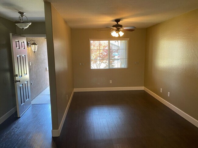 Foto del edificio - 2654 W Prescott Ave