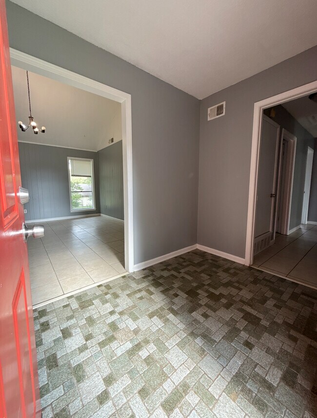 Foto del edificio - 5096 Breckenwood Dr