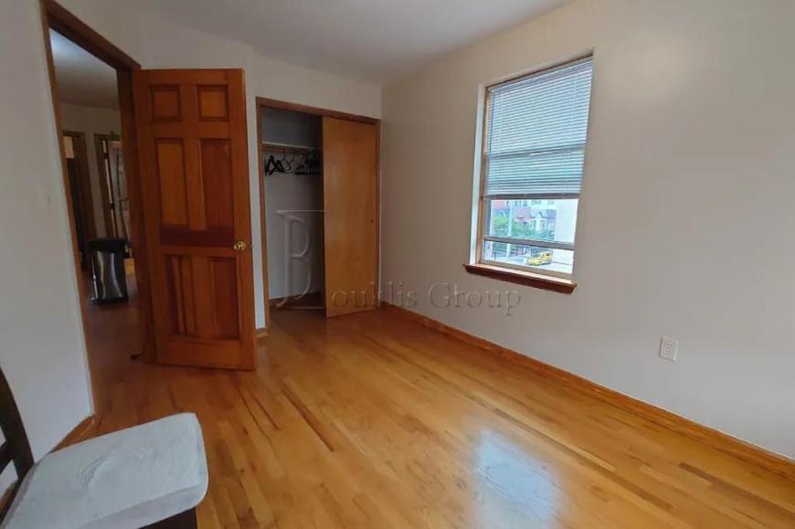 Building Photo - 3 bedroom in ASTORIA NY 11105
