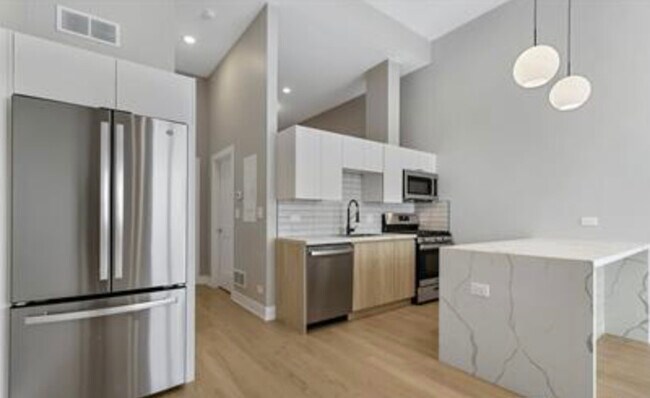 Foto del edificio - 2901 N Allen Ave
