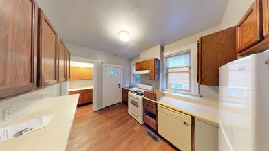 Building Photo - 2424 W Clifton Ave