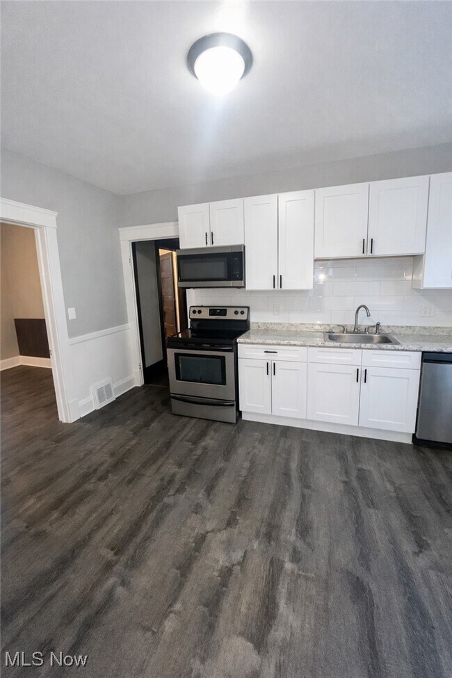 Foto del edificio - 4415 Pearse Ave