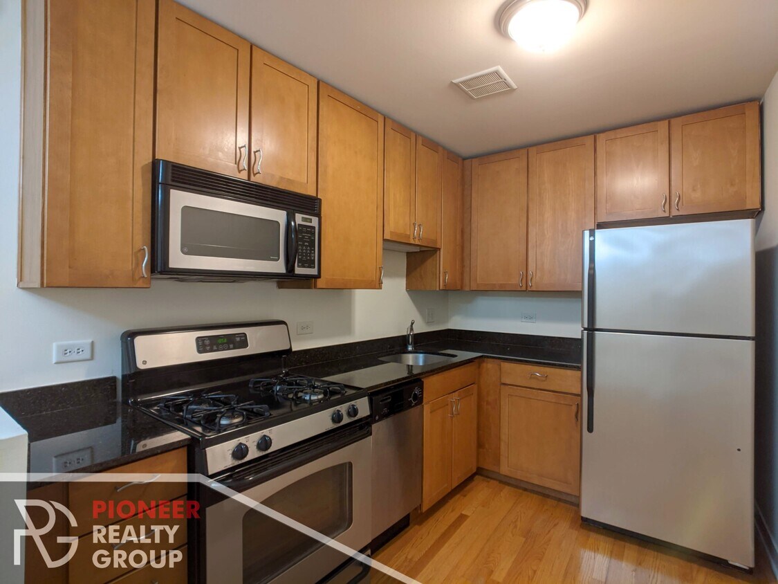 Foto principal - 628 W Wrightwood Ave