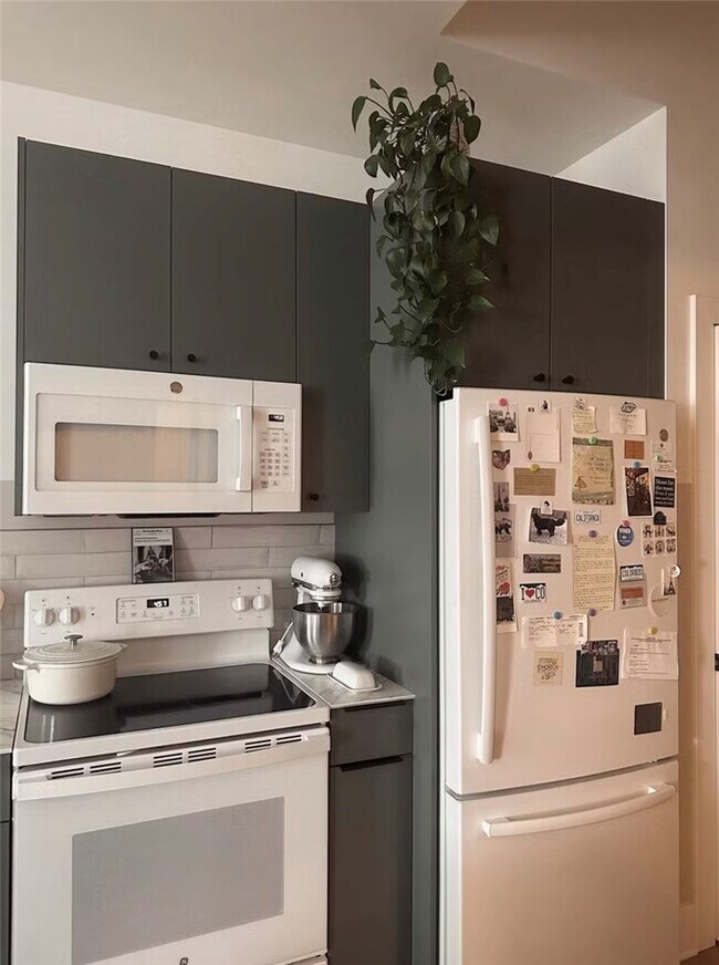 Building Photo - 30 W Broad St