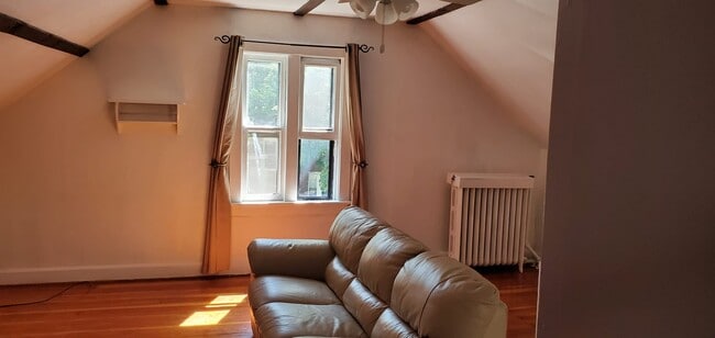 living room - 3222 N Leavitt St
