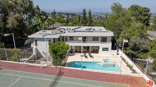 Foto del edificio - 15656 Crownridge Pl