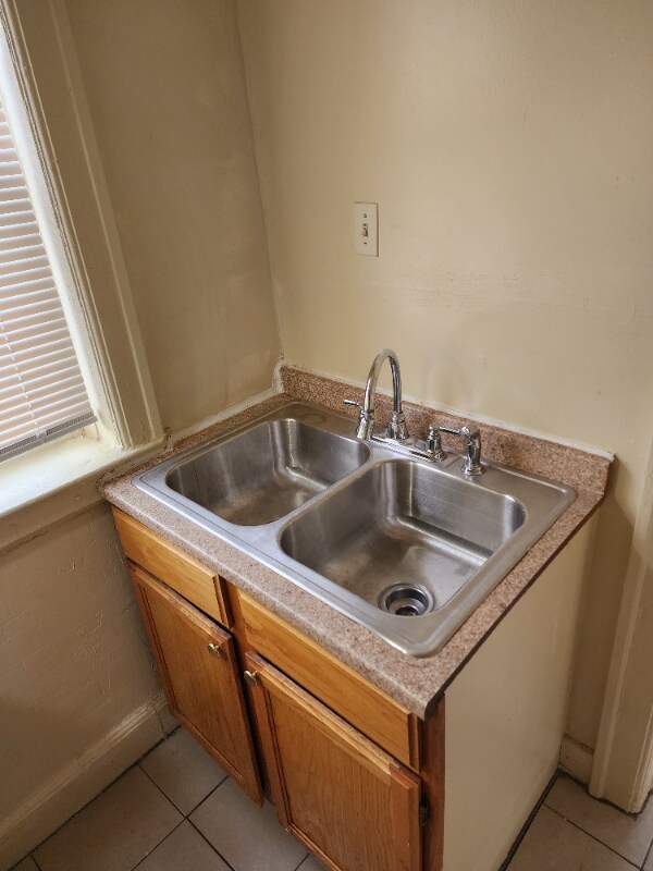 Building Photo - 15805 Baylis St