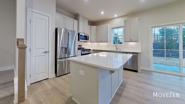 Building Photo - 208 Lograto Ln