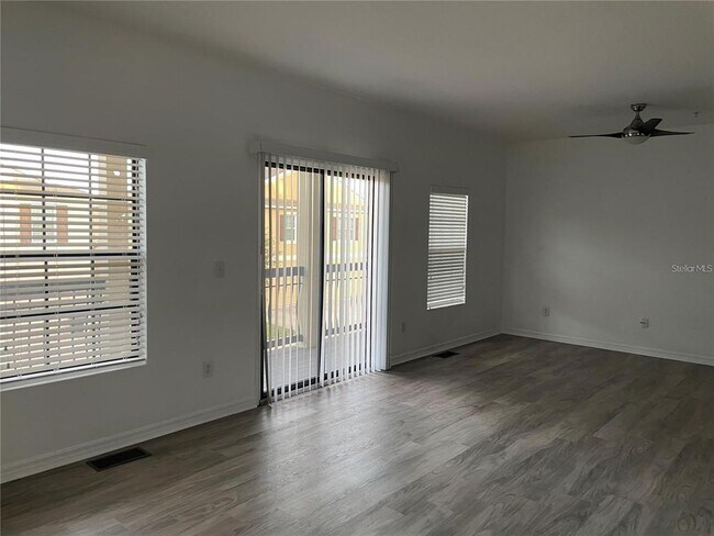 Foto del edificio - 3408 Seneca Club Loop
