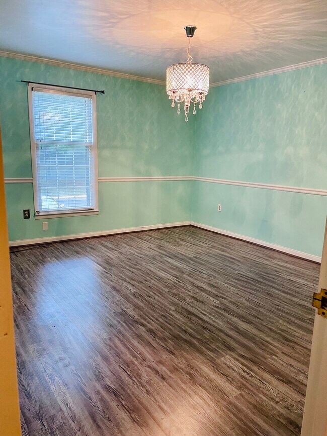 5260 Crossbow Cir Unit 15D, Cave Spring, VA 24018 Condo for Rent in