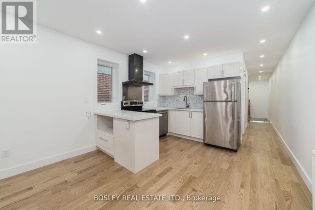 Building Photo - 926 Kingston Rd