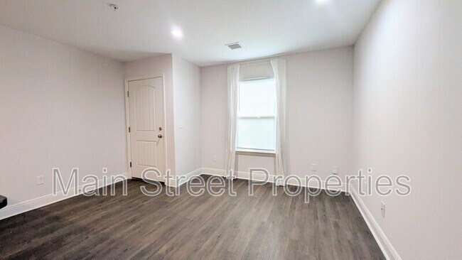 Foto del edificio - 313 N Navy Blvd