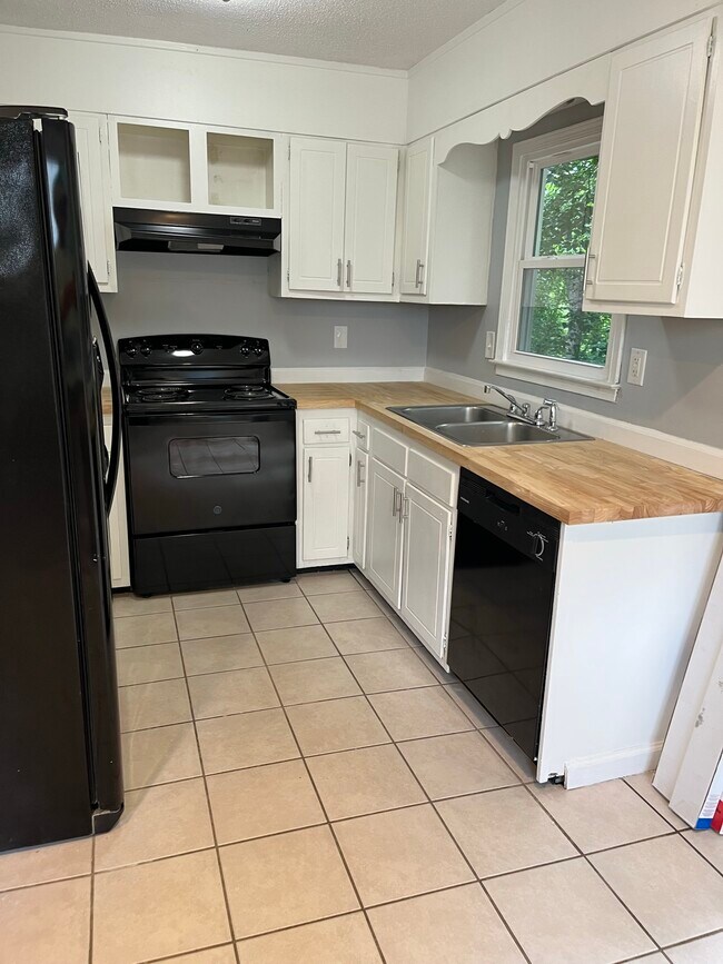 Building Photo - 7617 Summerglen Dr