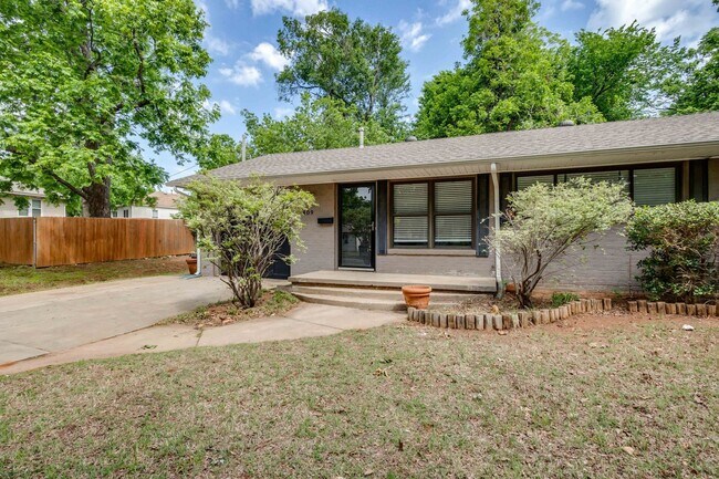 Foto del edificio - Spacious mid-century ranch home in Clegern