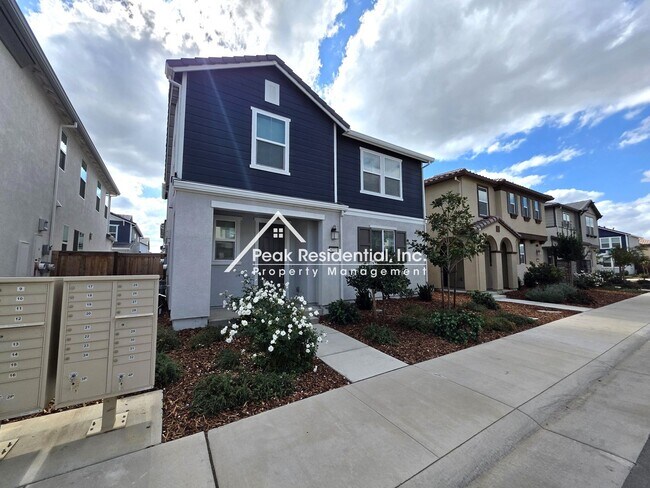 Foto del edificio - Only 2 years new. 3-bedrooms in Elk Grove