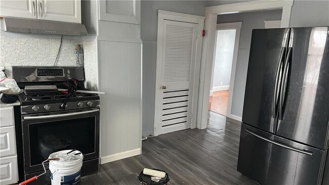 Building Photo - 14 Sabra St