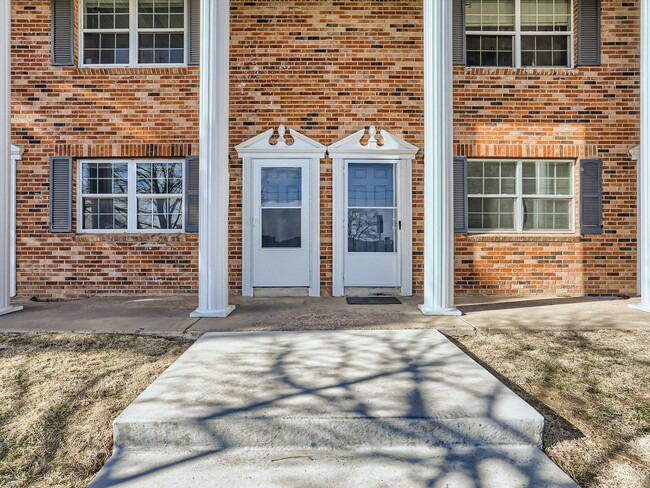 Building Photo - 13981 E Jewell Ave