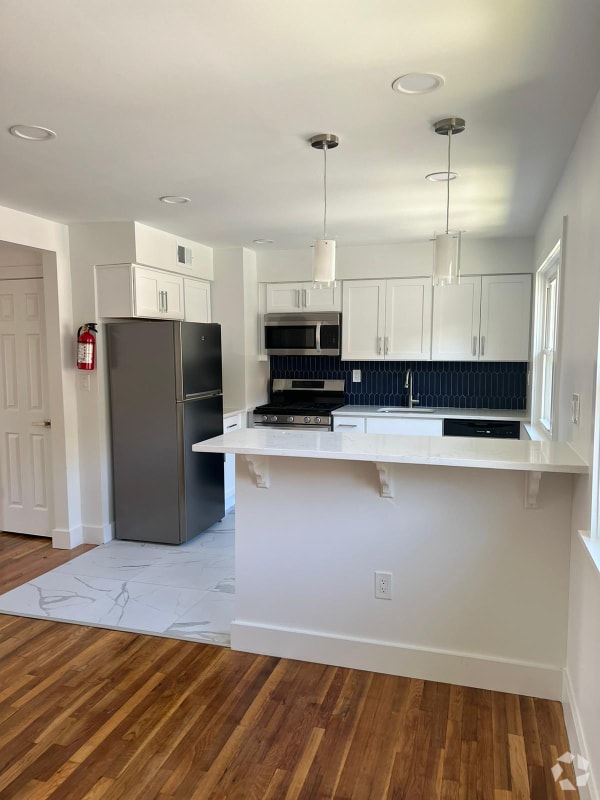 Building Photo - 505 Adams Ln