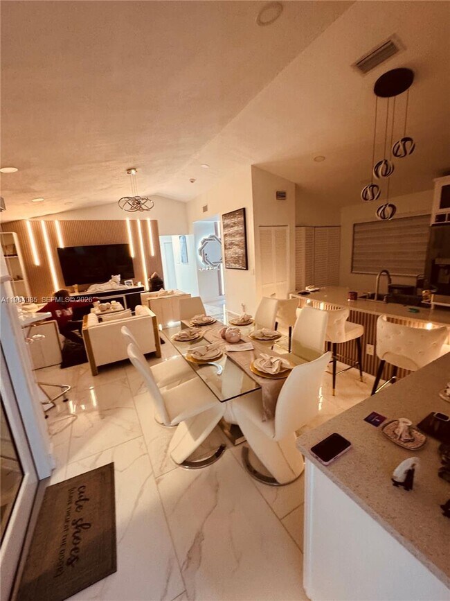 Foto del edificio - 11761 NW 12th St