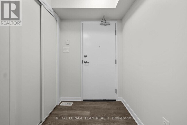 Photo du bâtiment - 931 Creekway Private