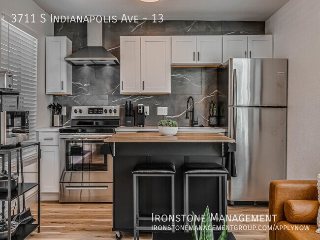 Building Photo - FULLY FURNISHED 1/1 ALL BILLS PAID MONTHLY...