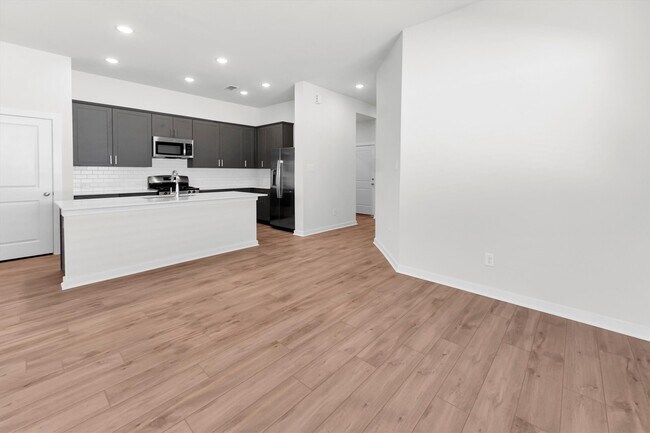 Building Photo - 16931 Tulip Row Ln