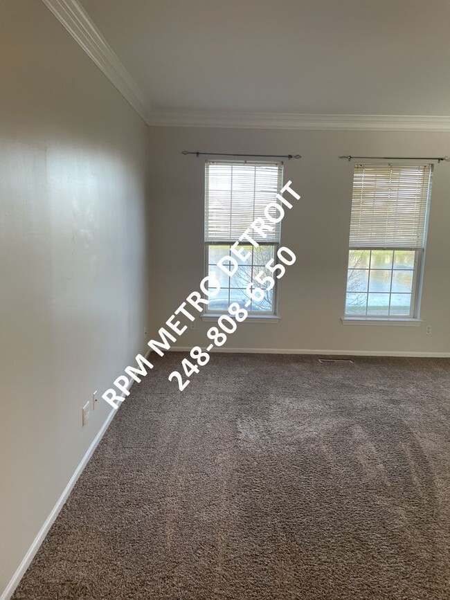 Building Photo - MOVE IN READY STERLING HEIGHTS CONDO
