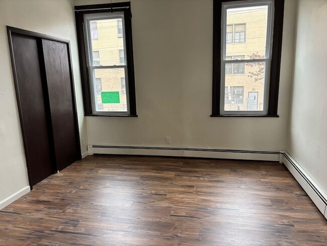 Foto del edificio - 23 Nelson Ave