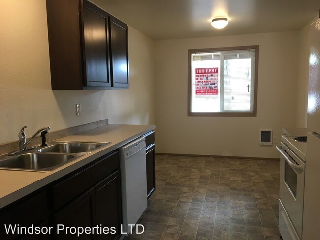 Building Photo - 4 br, 2 bath House - 2233 NE Thomas St.