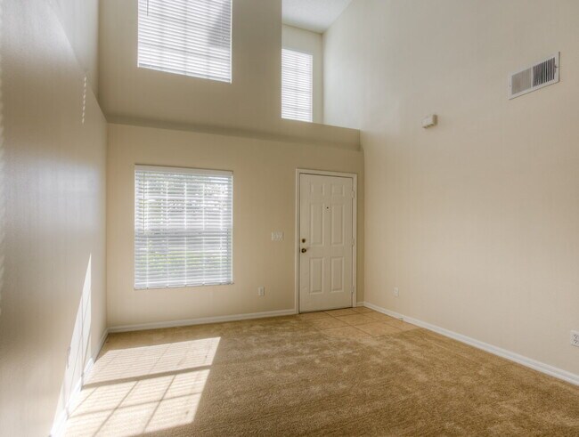 Foto del edificio - 2217 Heathwood Cir