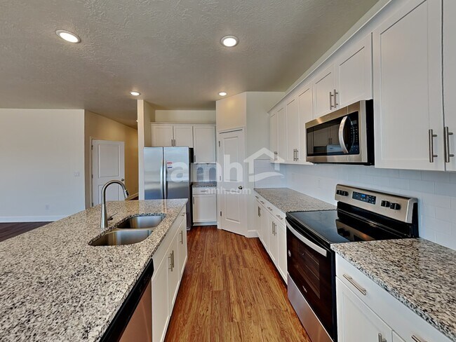 Building Photo - 1243 N Wagon Way