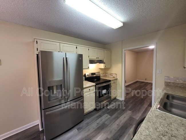 Building Photo - 8078 Woodlake Dr