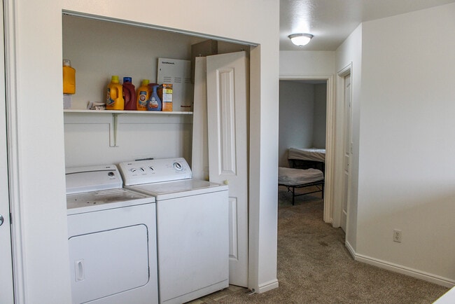 Building Photo - 1521 N 420 W