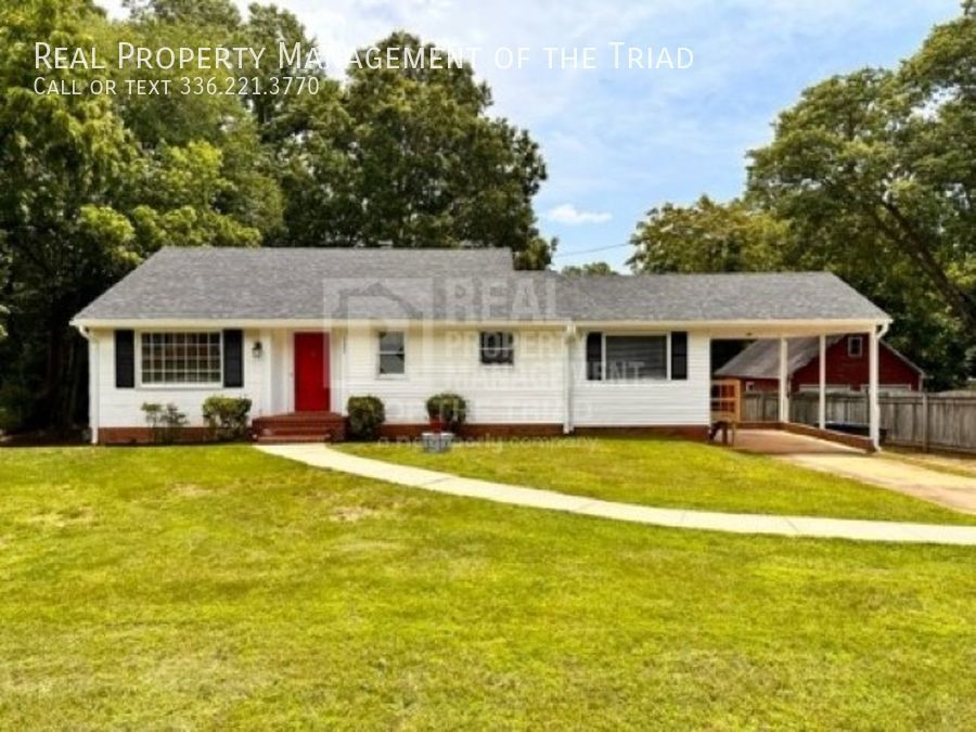 Foto principal - Rare Gem: 3Bd/1Ba home off of Country Club...