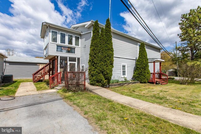 Building Photo - 3937 Glenhurst Rd