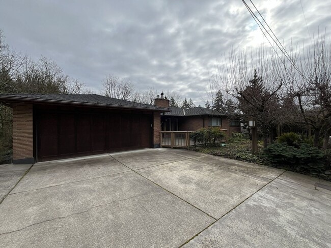 Photo - Spacious 1 Bedroom ADU Steps to OHSU with Soaking Tub, Rain Shower, and Treeline Views Townhome