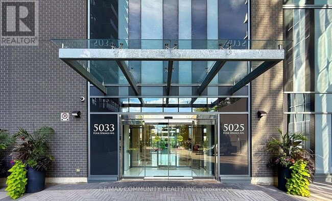 Photo du bâtiment - 5033 Four Springs Ave