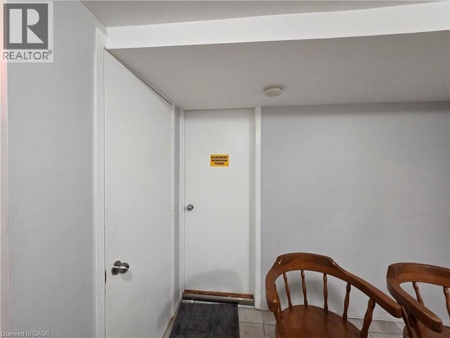 Building Photo - 555 Brookhaven Crescent