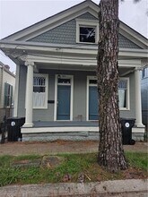 Building Photo - 3820 Perrier St