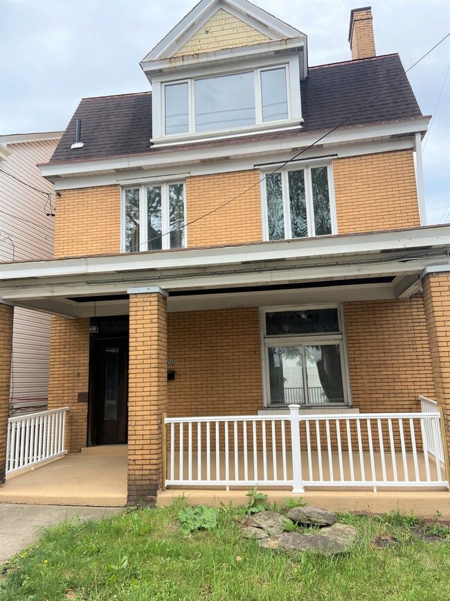 Beautiful Updated 4 Bedroom, 2 Bathroom Ho... - Beautiful Updated 4 Bedroom, 2 Bathroom Ho... House