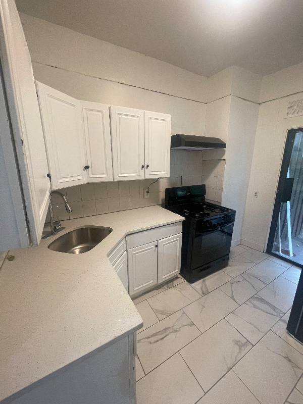 Building Photo - 1310 Clay Ave