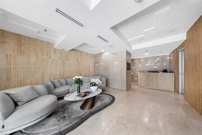 Foto del edificio - 5880 Collins Ave