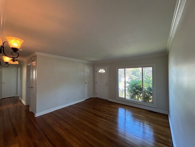 Foto del edificio - 5305 Stokes Ln