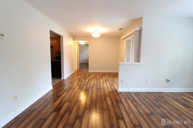 Building Photo - 3123 Sayre Dr